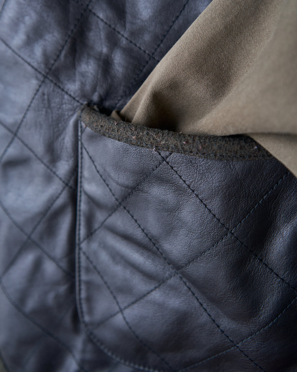 【SIZE L】HUGO BOSS Leather & Wool Panel Quilted Gilet / Black