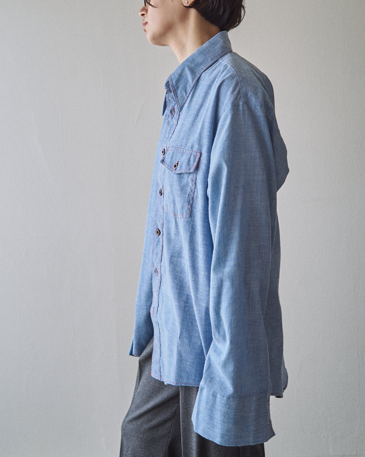 【SIZE M-L】70-80s HOUSE OF HANOVER Contrast-Stitch Poly-Cotton Western Chambray Shirt / Blue