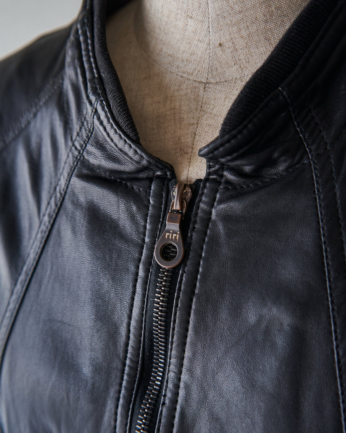 80s-90s GIMO’S Lambskin Leather Raglan Sleeve Bomber Jacket / Black 85