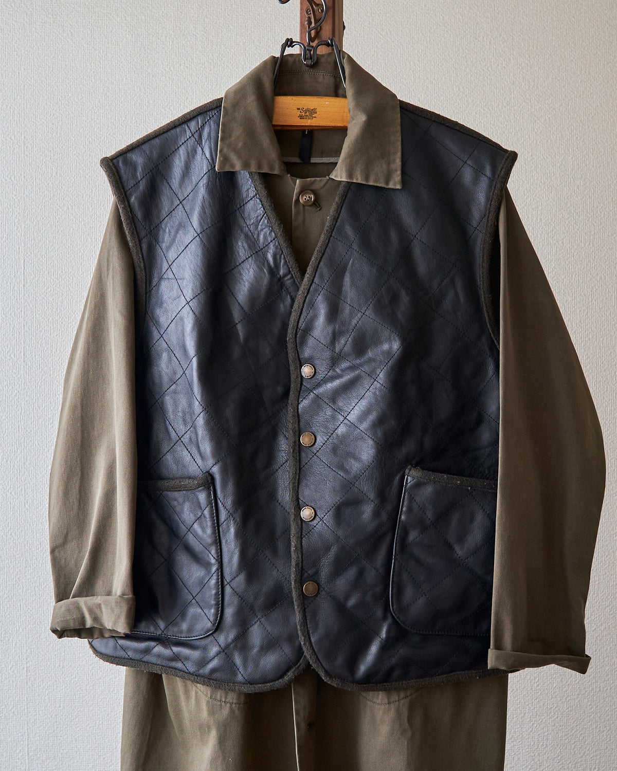 【SIZE L】HUGO BOSS Leather & Wool Panel Quilted Gilet / Black