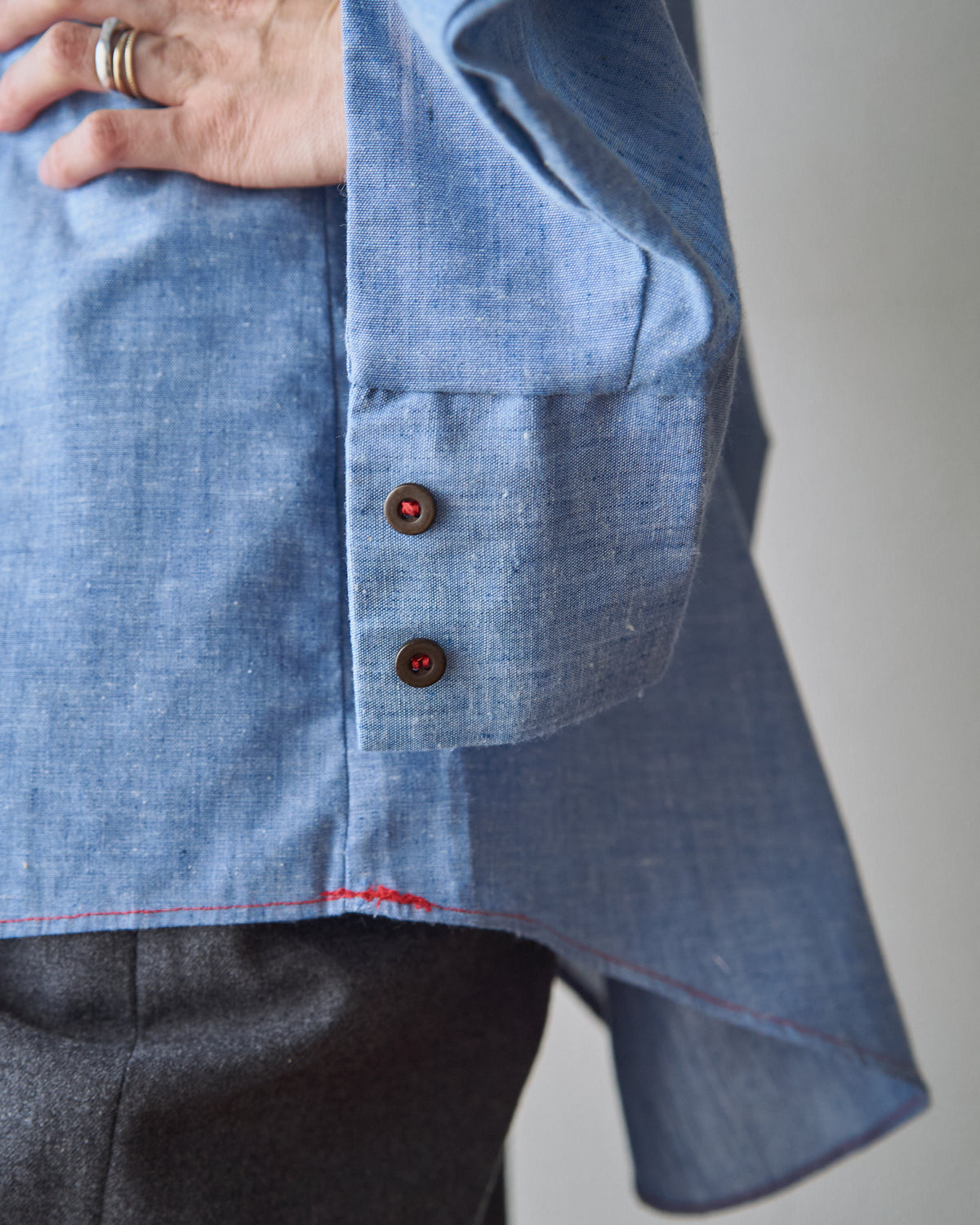 【SIZE M-L】70-80s HOUSE OF HANOVER Contrast-Stitch Poly-Cotton Western Chambray Shirt / Blue