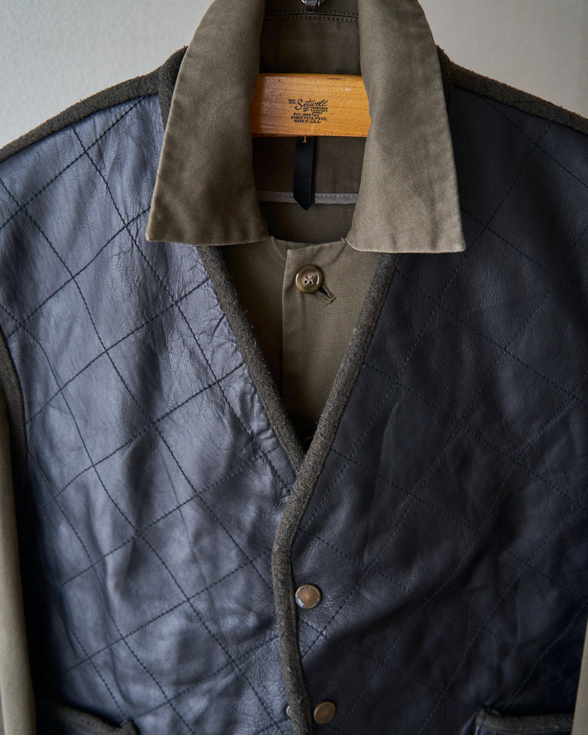 【SIZE L】HUGO BOSS Leather & Wool Panel Quilted Gilet / Black