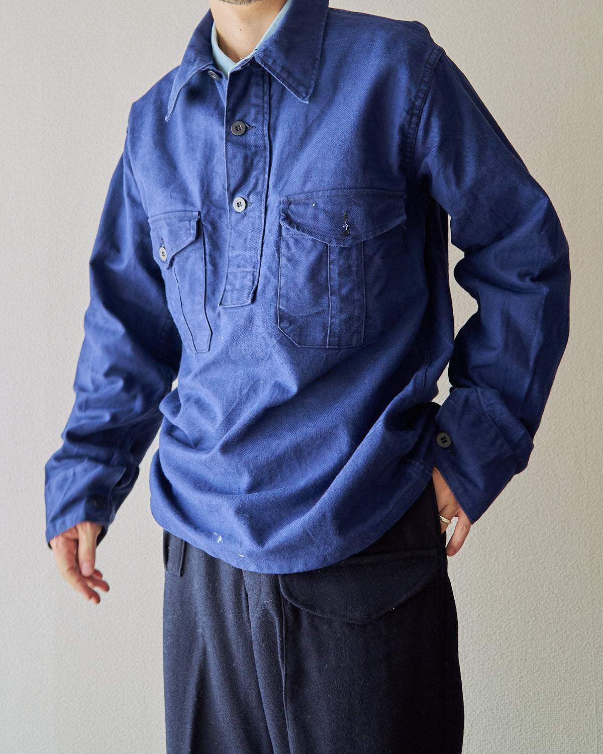 【SIZE M-L】70's Swedish Military Cotton Twill Pullover Shirt / Ink Blue